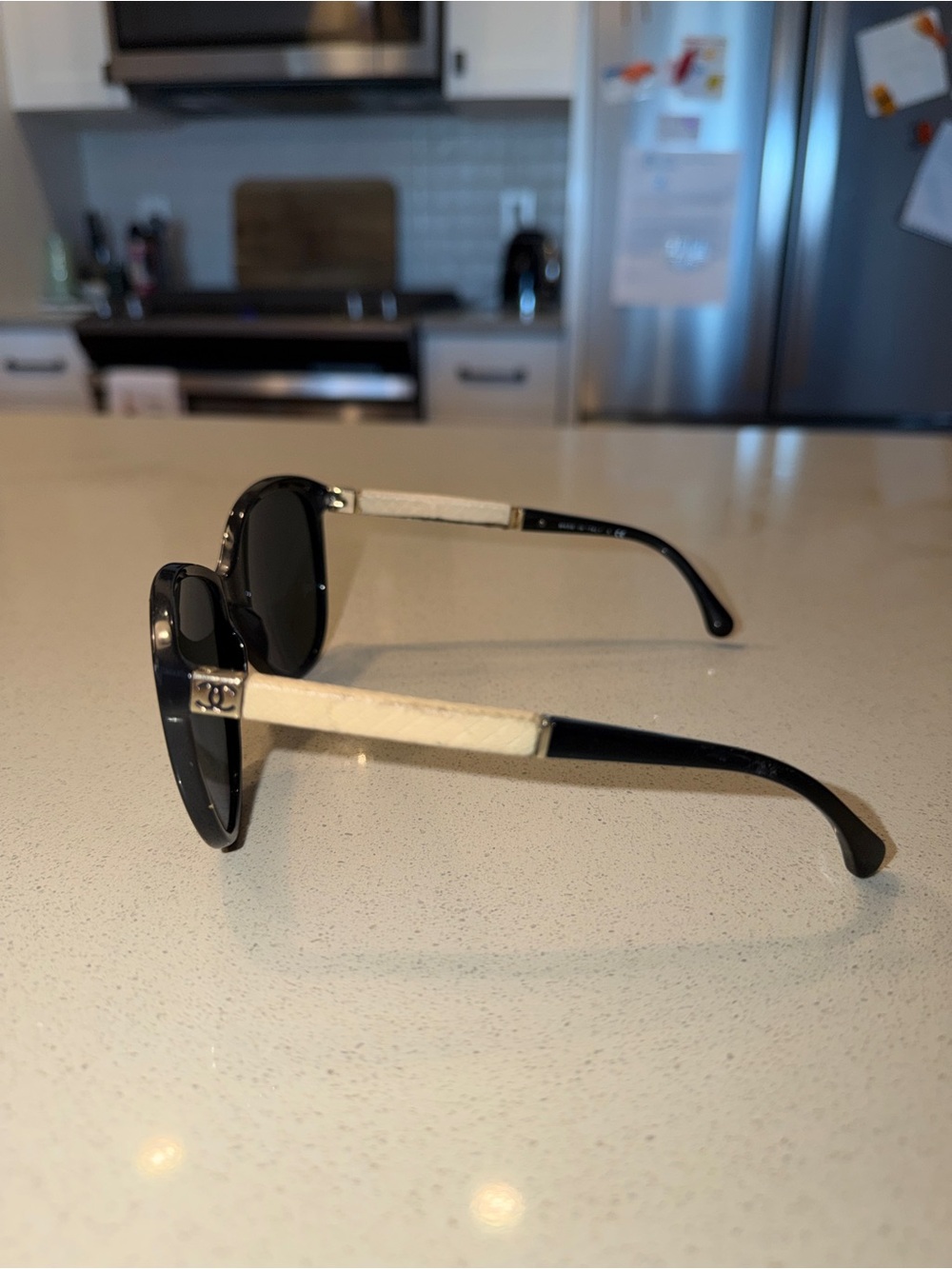 CHANEL Black Frame Sunglasses with Beige Textured Temples - Picture 4 of 11